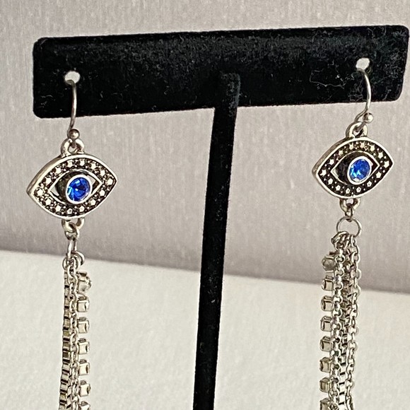 Nett Shoulder Duster Earrings Silver Tone Chains Held By Rhinestone Studded Eyes - Picture 4 of 14